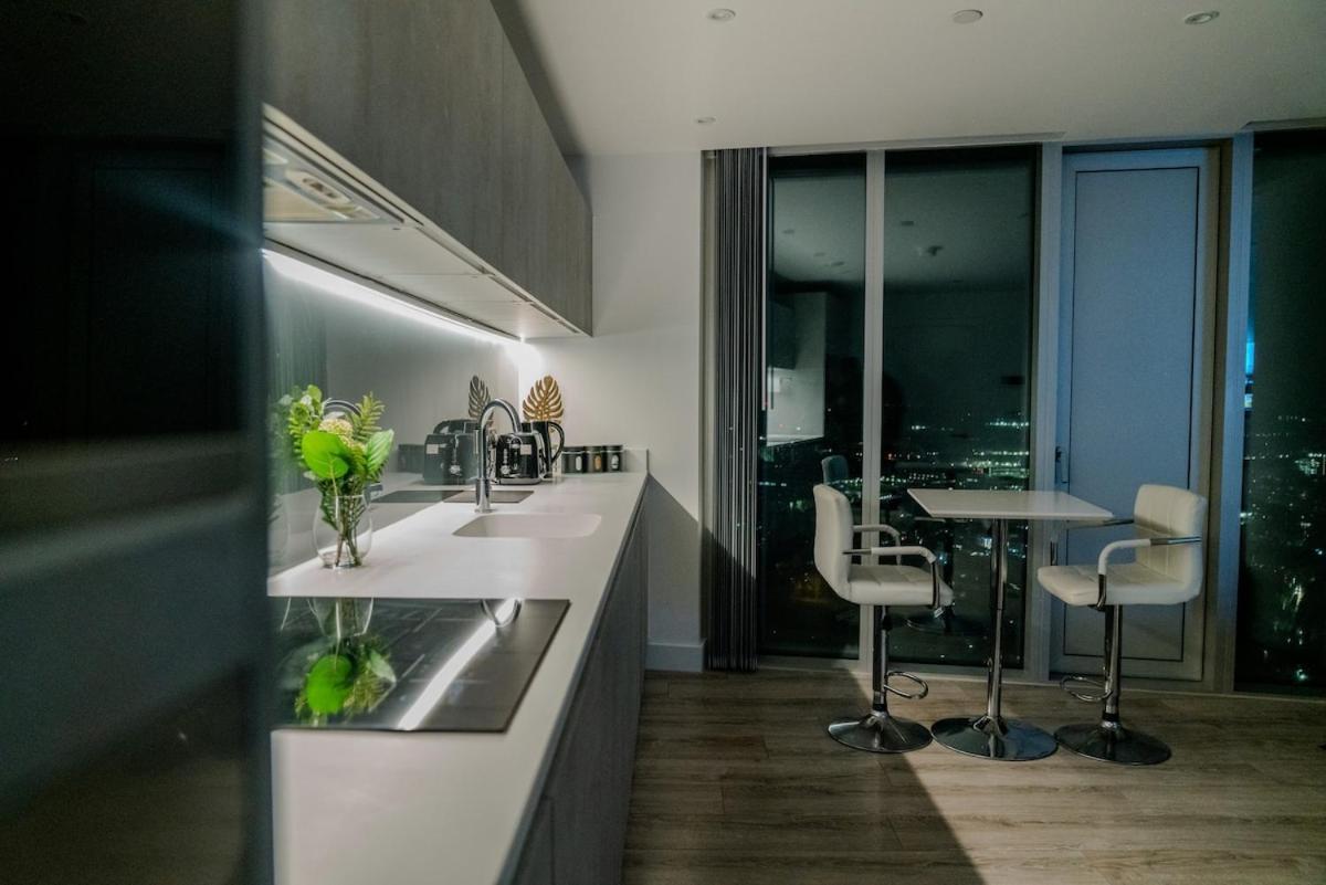 Luxury 2 Bed Penthouse With Stunning Views In Manchester City Centre Kültér fotó